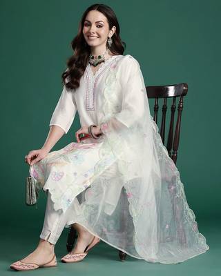 Floral Embroidered Thread Work Kurta with Trousers & With Dupatta 1