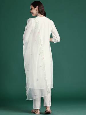 Floral Embroidered Thread Work Kurta with Trousers & With Dupatta 6