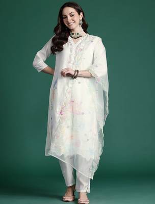 Floral Embroidered Thread Work Kurta with Trousers & With Dupatta 7