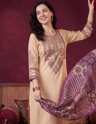 Women Ethnic Motifs Embroidered Regular Thread Work Kurta with Trousers & With Dupatta 4