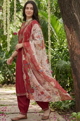 Women Ethnic Motifs Embroidered Regular Thread Work Kurta with Patiala & With Dupatta