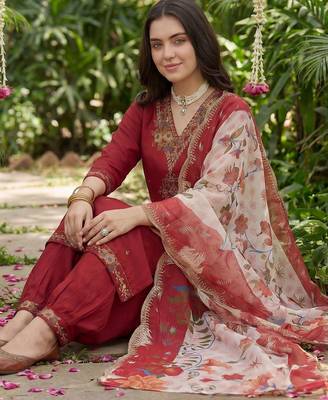 Women Ethnic Motifs Embroidered Regular Thread Work Kurta with Patiala & With Dupatta 2