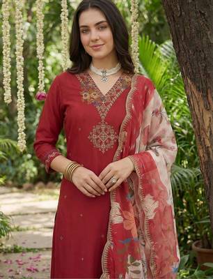 Women Ethnic Motifs Embroidered Regular Thread Work Kurta with Patiala & With Dupatta 3