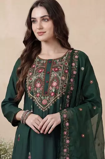 Women Floral Embroidered Regular Thread Work Kurta with Trousers & With Dupatta