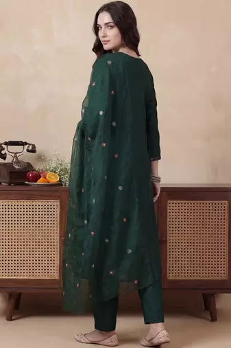 Women Floral Embroidered Regular Thread Work Kurta with Trousers & With Dupatta