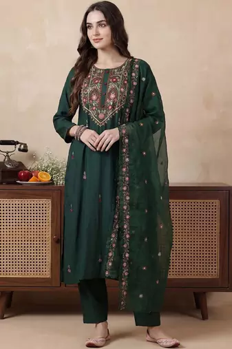 Women Floral Embroidered Regular Thread Work Kurta with Trousers & With Dupatta