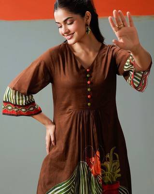 Women Printed Regular Pure Cotton Kurta with Trousers 1