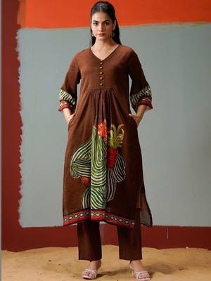 Women Printed Regular Pure Cotton Kurta with Trousers 5