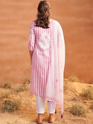 Women Printed Regular Linen Kurta with Trousers & With Dupatta 3