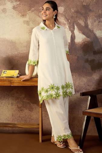 Women Floral Embroidered Regular Thread Work Pure Cotton Kurta with Palazzos