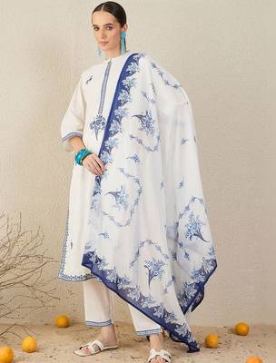 Women Floral Embroidered Regular Thread Work Pure Cotton Kurta with Trousers & With Dupatta 5
