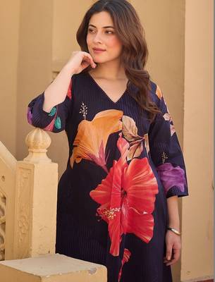 Women Floral Printed Regular Pure Cotton Kurta with Trousers 2