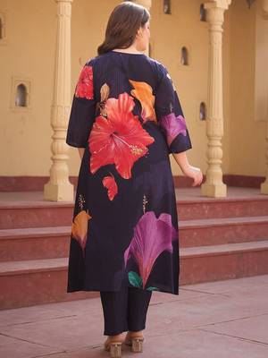 Women Floral Printed Regular Pure Cotton Kurta with Trousers 4