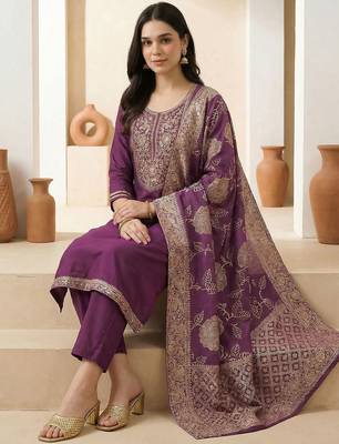 Women Ethnic Motifs Embroidered Regular Thread Work Kurta with Trousers 1