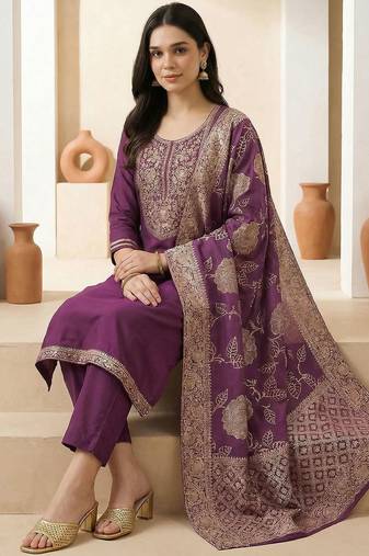 Women Ethnic Motifs Embroidered Regular Thread Work Kurta with Trousers