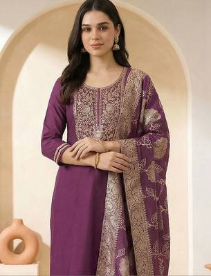 Women Ethnic Motifs Embroidered Regular Thread Work Kurta with Trousers 3