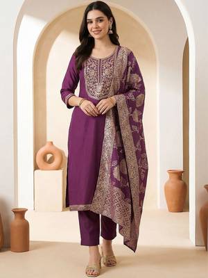 Women Ethnic Motifs Embroidered Regular Thread Work Kurta with Trousers 5