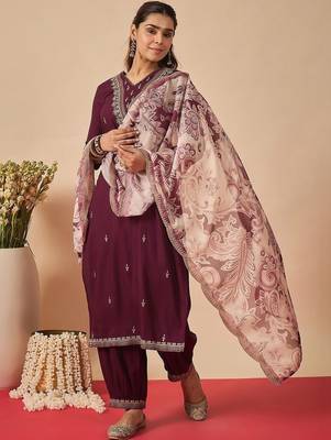 Women Ethnic Motifs Embroidered Regular Thread Work Kurta with Patiala & With Dupatta 2