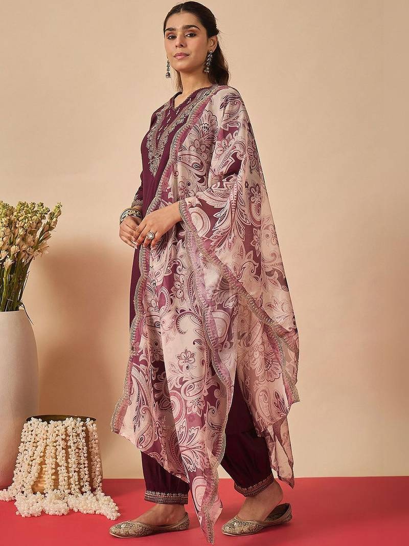 Women Ethnic Motifs Embroidered Regular Thread Work Kurta with Patiala & With Dupatta