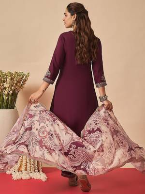 Women Ethnic Motifs Embroidered Regular Thread Work Kurta with Patiala & With Dupatta 4
