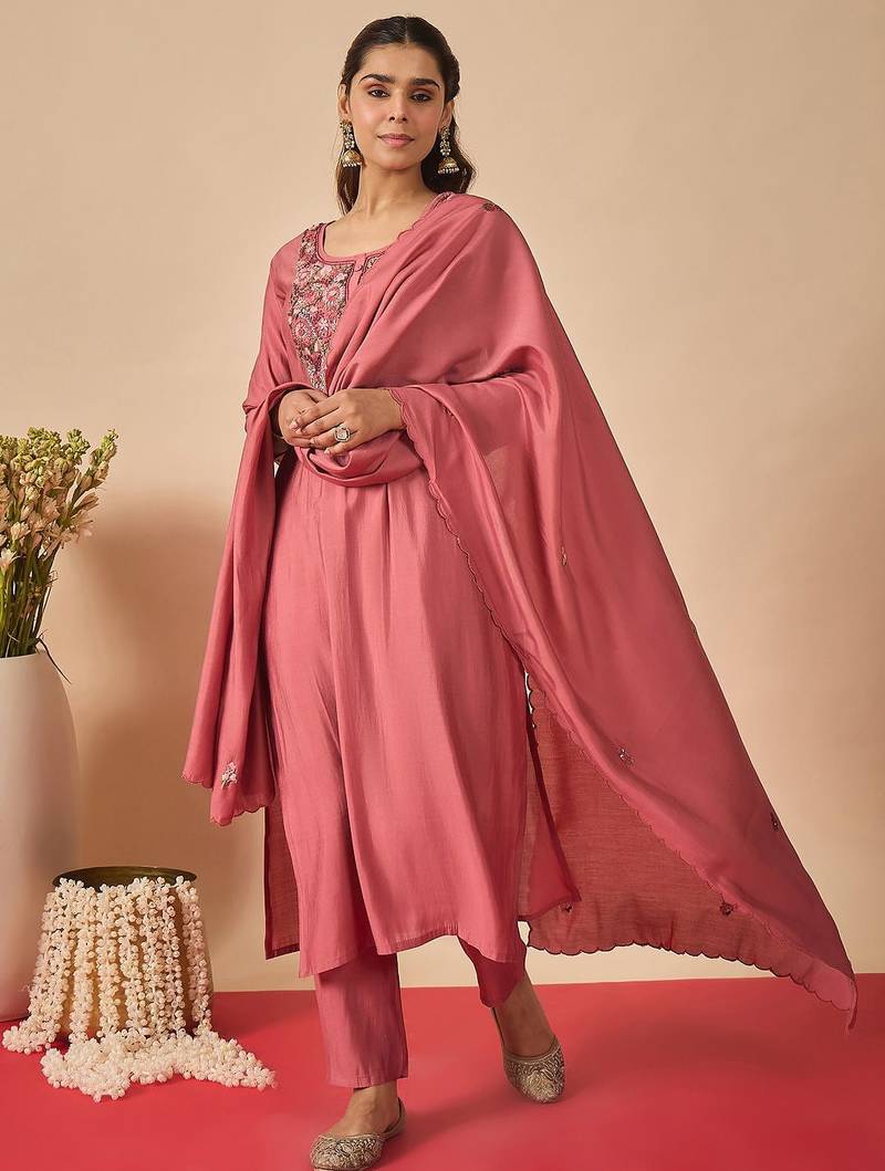 Women Floral Embroidered Regular Thread Work Kurta with Trousers & With Dupatta