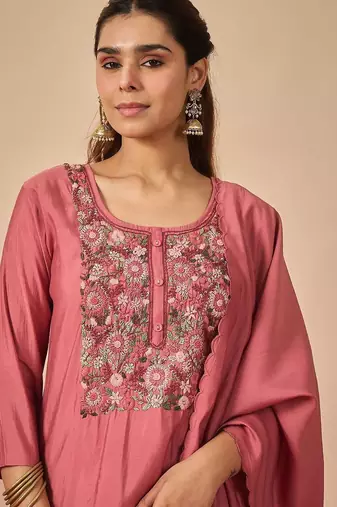 Women Floral Embroidered Regular Thread Work Kurta with Trousers & With Dupatta