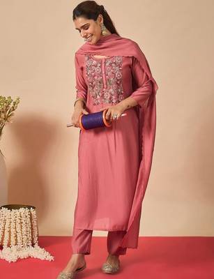 Women Floral Embroidered Regular Thread Work Kurta with Trousers & With Dupatta 4