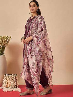 Women Ethnic Motifs Embroidered Regular Thread Work Kurta with Patiala & With Dupatta 2