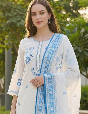 Women Floral Embroidered Regular Thread Work Pure Cotton Kurta with Trousers & With Dupatta 2