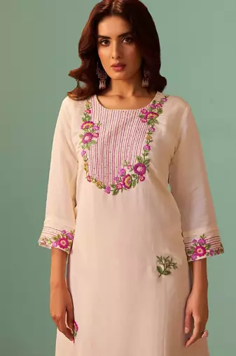 Women Floral Embroidered Regular Thread Work Kurta with Trousers