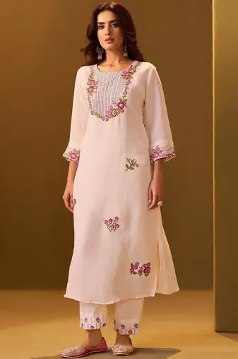 Women Floral Embroidered Regular Thread Work Kurta with Trousers