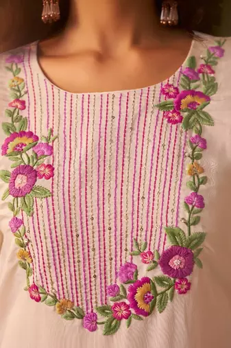 Women Floral Embroidered Regular Thread Work Kurta with Trousers