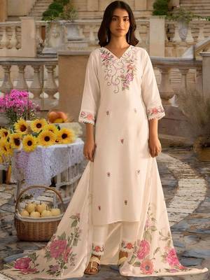 Women Floral Embroidered Regular Thread Work Kurta with Trousers & With Dupatta 1