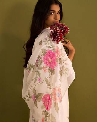 Women Floral Embroidered Regular Thread Work Kurta with Trousers & With Dupatta 3