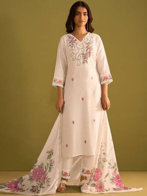 Women Floral Embroidered Regular Thread Work Kurta with Trousers & With Dupatta 5