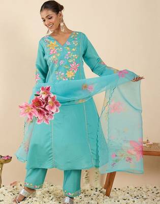 Women Floral Embroidered Regular Thread Work Kurta with Trousers & With Dupatta 1