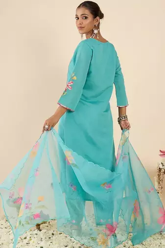 Women Floral Embroidered Regular Thread Work Kurta with Trousers & With Dupatta