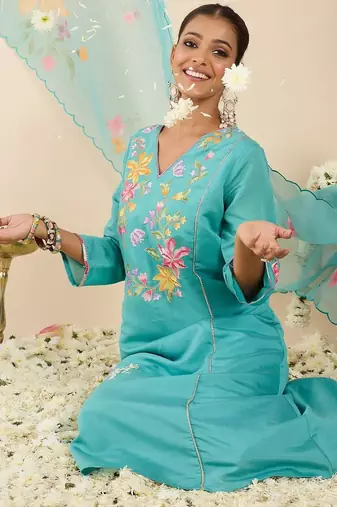 Women Floral Embroidered Regular Thread Work Kurta with Trousers & With Dupatta