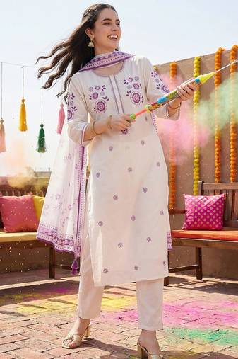 Women Floral Embroidered Regular Thread Work Pure Cotton Kurta with Trousers & With Dupatta