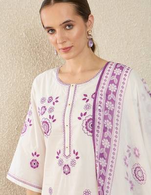 Women Floral Embroidered Regular Thread Work Pure Cotton Kurta with Trousers & With Dupatta 2