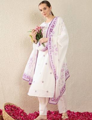Women Floral Embroidered Regular Thread Work Pure Cotton Kurta with Trousers & With Dupatta 7