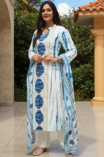 Women Geometric Printed Cotton Kurta with Trousers & Dupatta