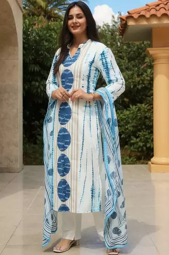 Women Geometric Printed Cotton Kurta with Trousers & Dupatta