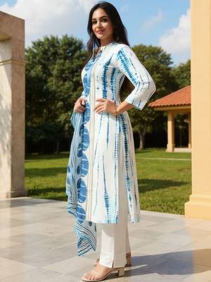 Women Geometric Printed Cotton Kurta with Trousers & Dupatta 3
