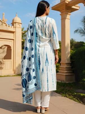 Women Geometric Printed Cotton Kurta with Trousers & Dupatta 4