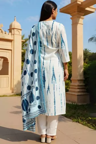 Women Geometric Printed Cotton Kurta with Trousers & Dupatta