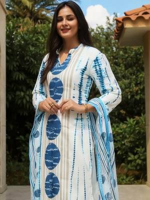 Women Geometric Printed Cotton Kurta with Trousers & Dupatta 5