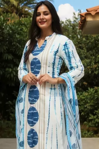 Women Geometric Printed Cotton Kurta with Trousers & Dupatta