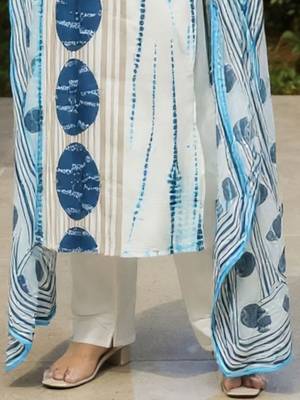 Women Geometric Printed Cotton Kurta with Trousers & Dupatta 6