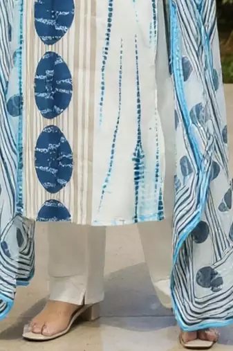 Women Geometric Printed Cotton Kurta with Trousers & Dupatta